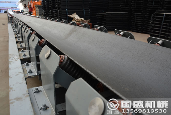 長距離可調(diào)節(jié)皮帶輸送機(jī) 長距離可調(diào)節(jié)皮帶輸送機(jī)